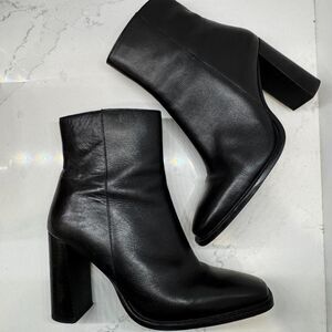 Diba True Women's 9 Key Switch Black Leather Ankle Zip Up Bootie Boots Heels